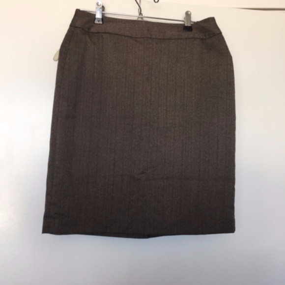 Banana Republic Herringbone Pattern Pencil Skirt – Size 4 - Picture 4 of 6
